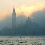 Venezia e le spezie: «Delitto alla Biennale», l’ultimo romanzo di Elisabetta Siggia libro di Elisabetta Siggia