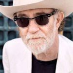 De Gregori in concerto a Parigi: “La Francia mi è arrivata attraverso de André”.