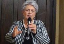Poesia con Angela Caccia: “Di lentissimo azzurro”