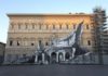 Punto di Fuga: Un trompe-l’oeil spettacolare di JR sulla facciata di Palazzo Farnese a Roma