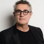 “Pagine semplici” di Maurizio Gabbana, un’opera in cui s’intersecano poesia e fotografia.