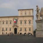 La crisi della politica italiana ai piedi del Quirinale.