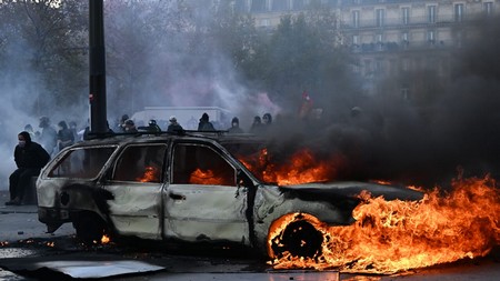 La notte della democrazia francese.