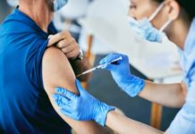 Non si muore di vaccino, ma di condizioni sociali