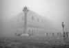 Venise ville-bateau dans le brouillard et musées fermés. Photos de Philippe Apatie.