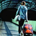 Oggi come ieri. Angelina va a Parigi.