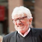 Gigi Proietti chiude il suo palcoscenico. La valigia dell’attore la porta in Cielo.