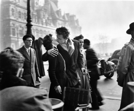 Robert Doisneau, Il Bacio dell’Hotel de Ville, 1950 © Atelier Robert Doisneau