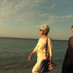 L’Île des Roses (Rhodes), tragédie dans un paradis. Un film de Rebecca Samonà. MOTHER_DAUGHTER_ONT_BEACH_copie.jpg