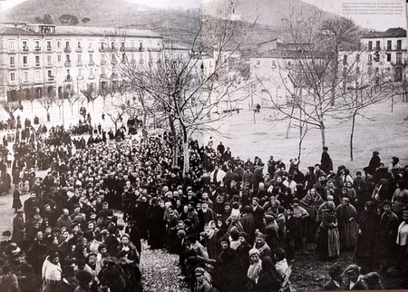 Folla di fedeli di fine '800 ad Atripalda