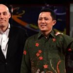 Commento ai film premiati della 71a Mostra di Cinema di Venezia. Joshua Oppenheimer et Adi Rukun le 28 août 2014 à Venise pour la présentation du film "The look of silence" (AFP/Archives - Gabriel Bouys )