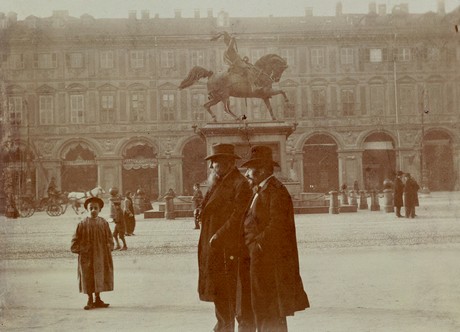 Oreste Bertieri: Rodin et Giovanni Cena sur la Place Victor Emmanuel à Turin. Paris, Musée Rodin, Ph. 836