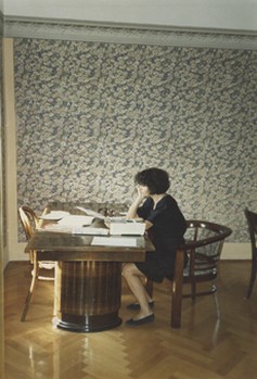 Marguerite Pozzoli, en 1989, à Trieste, chez G. Pressburger, en train de traduire “L'Eléphant vert” ©M. Pozzoli