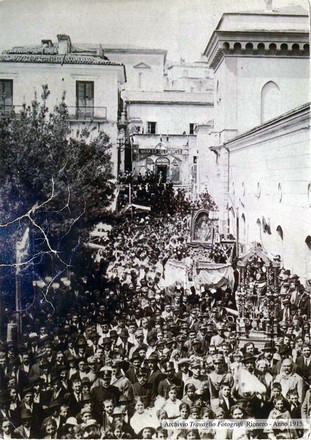 Processione della Festa della Madonna di Rionero. Archivio 1915.