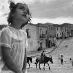 Andrea Camilleri ci racconta: “Il giorno dei morti”. Corleone, del grande fotografo cileno Sergio Larrain