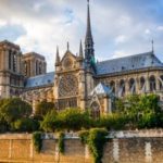 Con la foresta di Notre Dame bruciano i nostri pensieri.