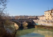 Un’estate italiana. Di Sergio Mancinelli: ‘Fuga da Testaccio per un Ferragosto’